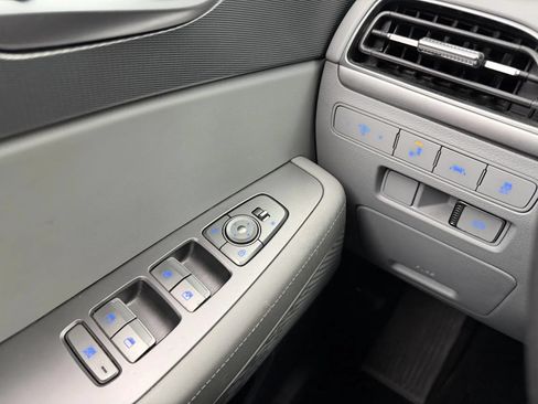Used 2022 Hyundai Palisade SE w/ Cargo Package FWD image 11