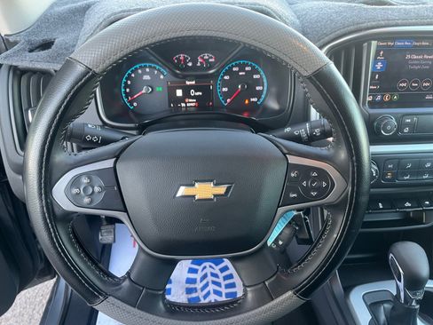Used 2022 Chevrolet Colorado LT w/ LT Convenience Package image 9