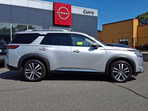 Used 2023 Nissan Pathfinder Platinum AWD/4WD image 8