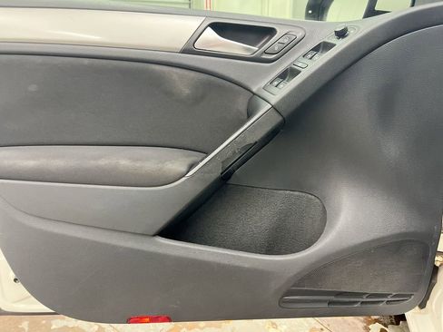 Used 2011 Volkswagen Golf 4-Door FWD image 19