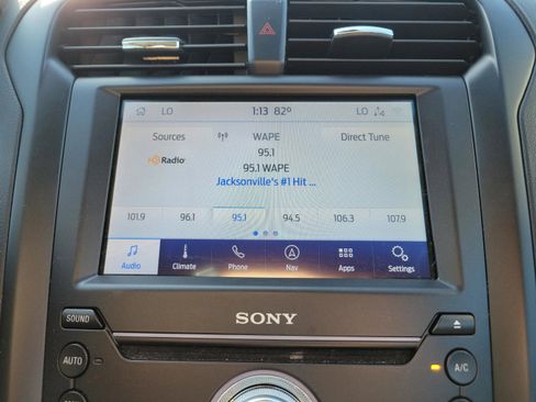 Used 2020 Ford Fusion Titanium image 12