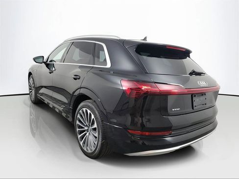 Used 2019 Audi e-tron Prestige w/ Prestige Package image 4
