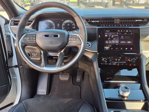 New 2025 Jeep Grand Cherokee L Altitude image 22