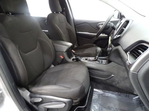 Used 2019 Jeep Cherokee Latitude w/ Popular Appearance Group image 14