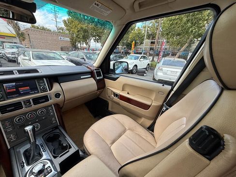 Used 2011 Land Rover Range Rover HSE image 15