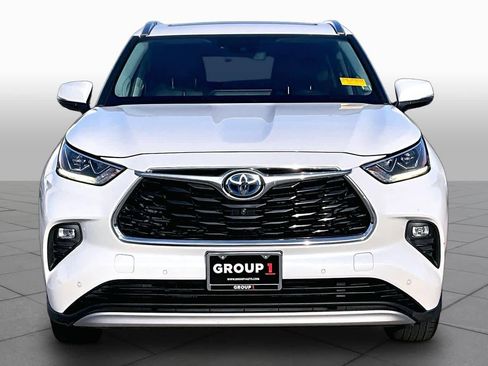 Used 2020 Toyota Highlander Platinum FWD image 4
