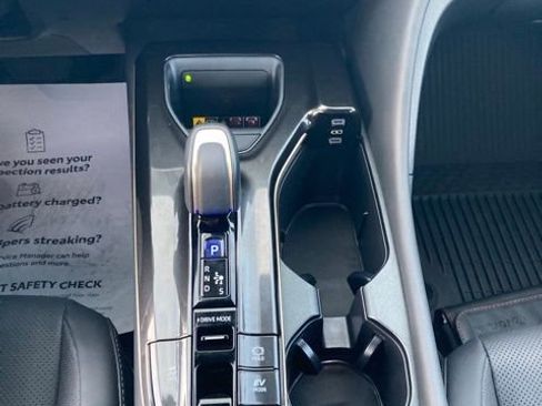 Used 2025 Toyota Crown Signia XLE image 32