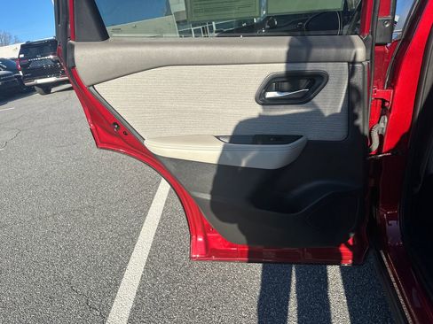 Used 2022 Nissan Rogue SV image 21