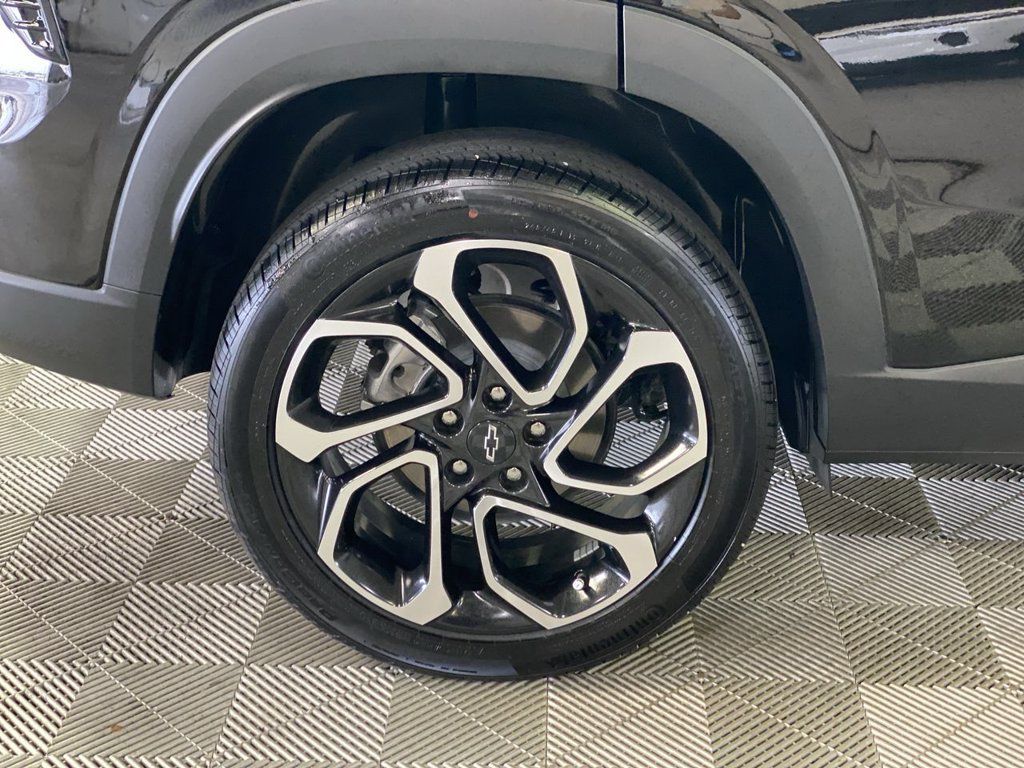 Used 2025 Chevrolet Trax RS w/ Driver Confidence Package FWD image 36