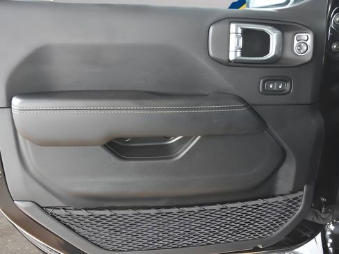 Used 2021 Jeep Wrangler Unlimited Sahara image 30