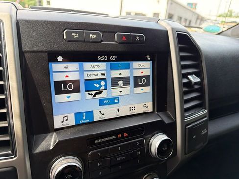 Used 2018 Ford F150 Lariat w/ Equipment Group 502A Luxury AWD/4WD image 21