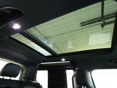 Used 2022 Land Rover Defender 90 X-Dynamic HSE image 12