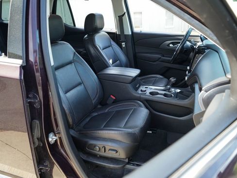 Used 2019 Chevrolet Traverse Premier w/ Driver Confidence II Package FWD image 32