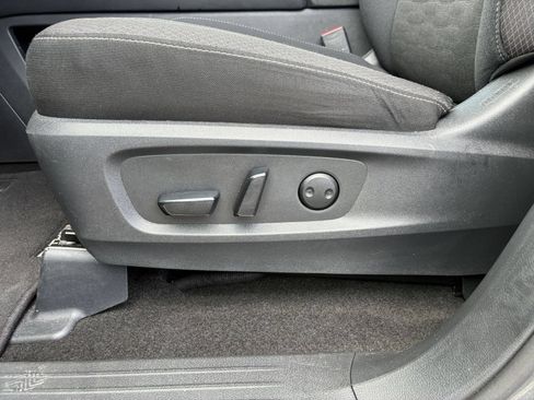 Used 2025 Nissan Pathfinder SV FWD image 18