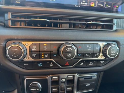 Used 2024 Jeep Wrangler Unlimited Rubicon 4xe image 18