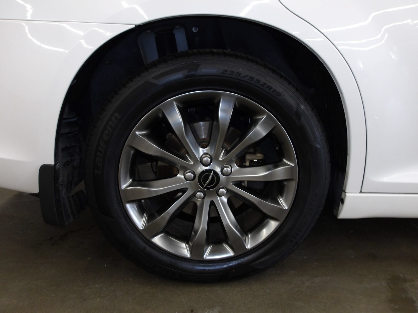 Used 2014 Chrysler 300 S AWD/4WD image 18
