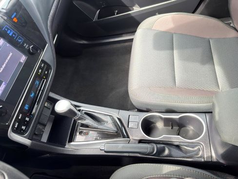 Used 2019 Toyota Corolla LE FWD image 49