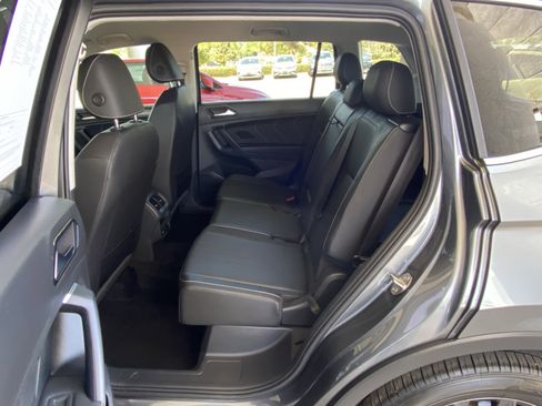 Certified 2023 Volkswagen Tiguan SE FWD image 36