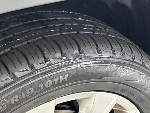 Used 2019 Toyota RAV4 Limited FWD image 11