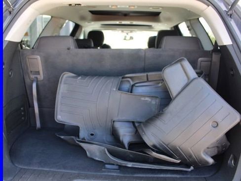 Used 2017 Chevrolet Traverse LT FWD image 9