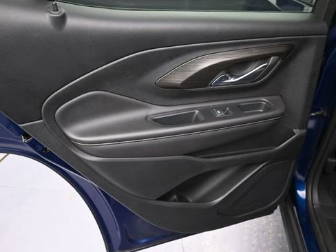 Used 2023 GMC Terrain SLT image 29