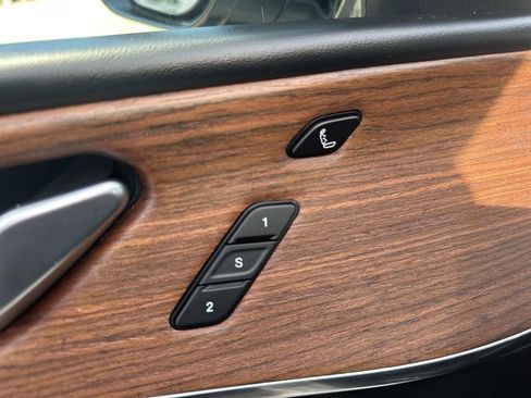 Used 2022 Jeep Grand Cherokee L Summit w/ Luxury Tech Group V image 16