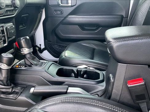 Used 2022 Jeep Wrangler Unlimited Sahara AWD/4WD image 20