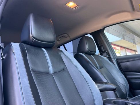 Used 2019 Nissan Leaf SL w/ SL Technology Package FWD image 19