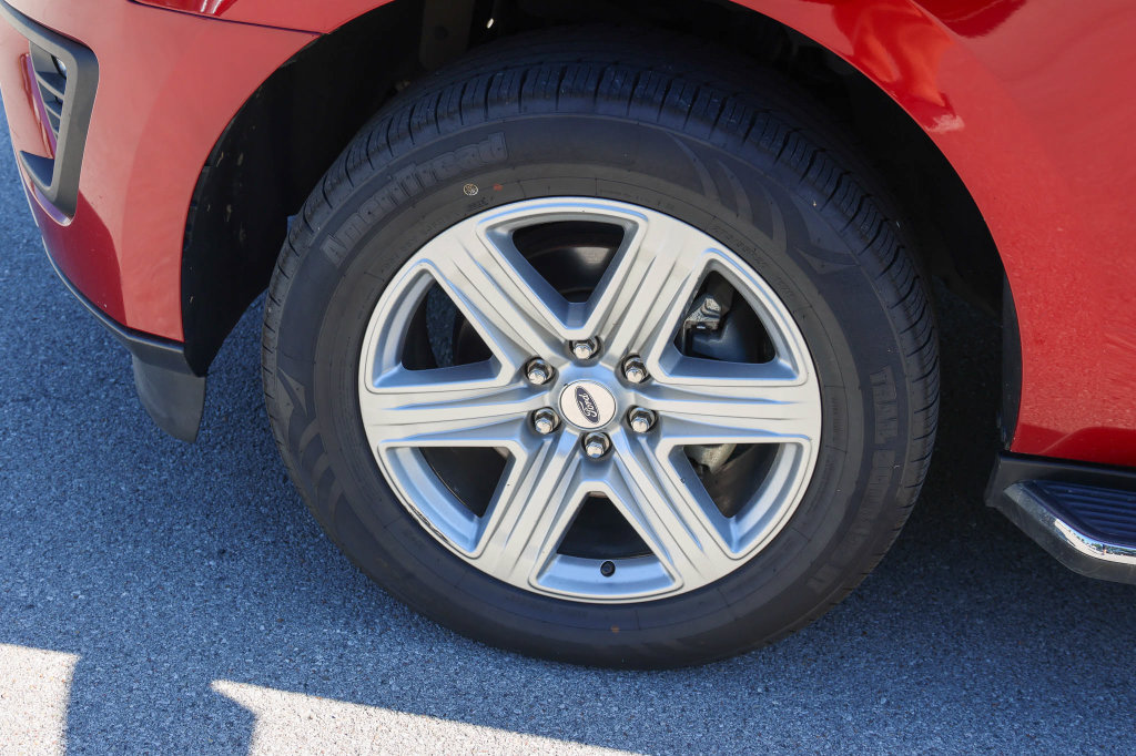 Used 2019 Ford Expedition Max XLT w/ Equipment Group 202A AWD/4WD image 7