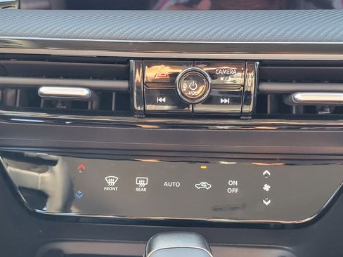 New 2025 Nissan Kicks SR image 28