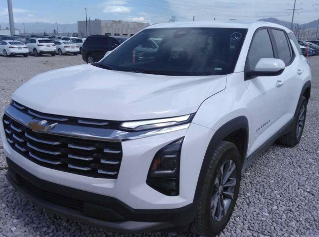 Used 2026 Chevrolet Equinox LT FWD image 2