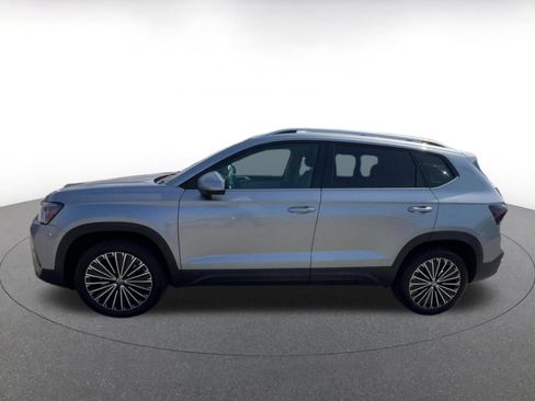 Used 2025 Volkswagen Taos SE FWD image 10