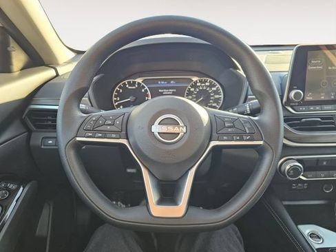 Used 2023 Nissan Altima 2.5 SV AWD/4WD image 24