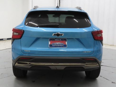 Used 2025 Chevrolet Trax ACTIV w/ Sunroof Package FWD image 4
