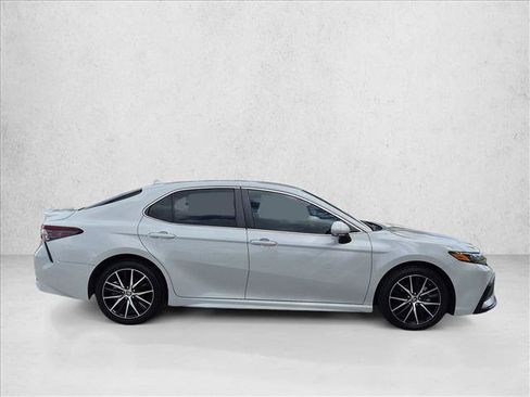 Used 2024 Toyota Camry SE w/ Convenience Package FWD image 4