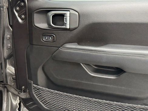 Used 2019 Jeep Wrangler Unlimited Sahara image 30