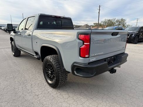Used 2025 Chevrolet Silverado 2500 ZR2 w/ Technology Package image 4