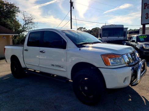 Used 2013 Nissan Titan SV w/ SV Value Truck Pkg image 6