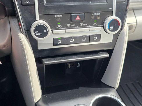 Used 2012 Toyota Camry LE image 23
