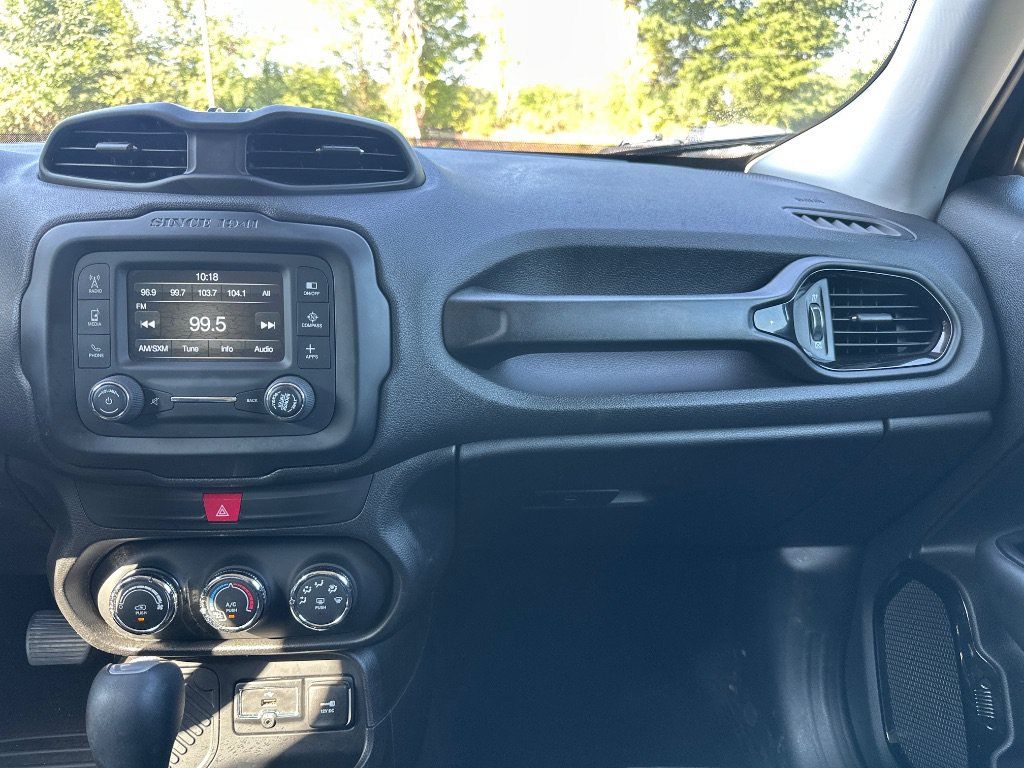 Used 2017 Jeep Renegade Altitude FWD image 27