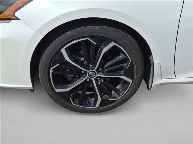 Used 2024 Nissan Altima 2.5 SR FWD image 15