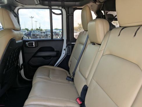 Used 2018 Jeep Wrangler Unlimited Rubicon AWD/4WD image 18