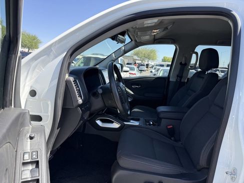 Used 2024 Nissan Frontier SV w/ SV Convenience Package image 17
