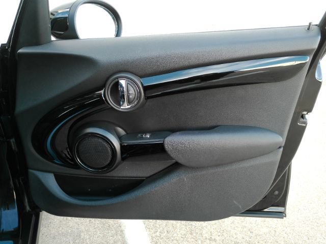 Used 2021 MINI Cooper 4-Door Hardtop FWD image 17