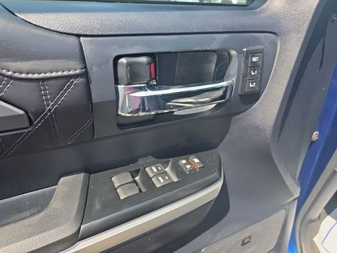 Used 2015 Toyota Tundra 4x4 CrewMax image 17