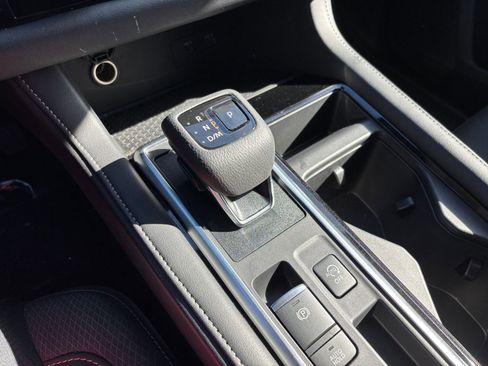 Used 2025 Nissan Pathfinder SV image 43