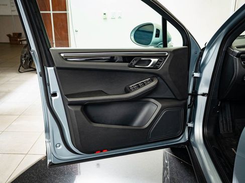 Used 2023 Porsche Macan image 25