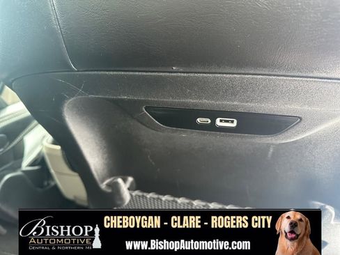 Used 2024 Chrysler Pacifica Touring-L FWD image 27