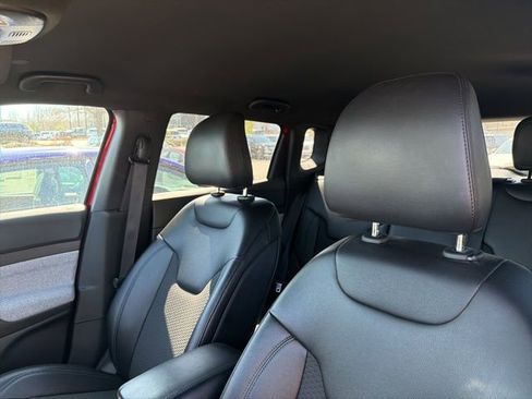 Used 2024 Jeep Compass Latitude image 21