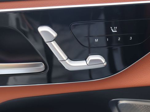 Used 2023 Mercedes-Benz GLC 300 4MATIC image 11